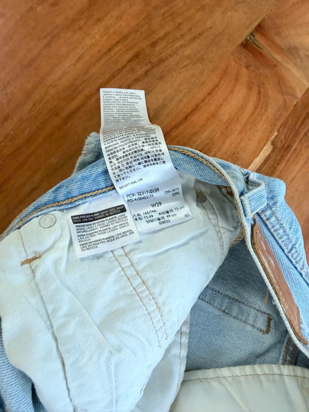 Rare vintage Levi’s Blue Distressed Denim Women’s Shorts size w29 - Picture 11 of 11